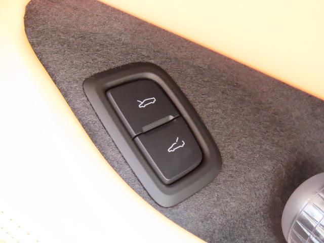 シボレーコルベット コンバーチブル　レッドフレームシリーズ　登録済み未使用車　ＧＴ２バケットシート　エッジレッドエンジンカバー　カーボンブラック５スポークホイール　ブレンボエッジレッドブレーキキャリパー　マグネライドコントロール　シートヒーター（42枚目）