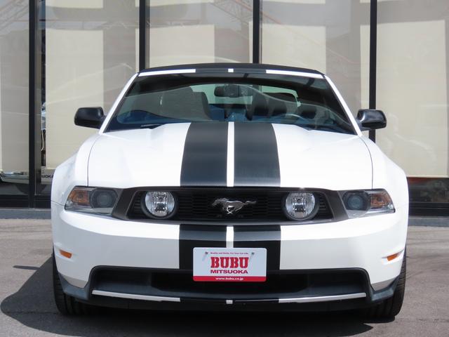 マスタング Ｖ８　ＧＴコンバーチブル　プレミアム　ディーラー車　左ハンドル　リアスポイラー　バックカメラ　電動オープン　ブラックレザーシート　ＥＴＣ　社外ポータブルナビ　ワンセグ　横滑り防止　ＣＤ　シートヒーター　１９インチＡＷ　クルーズコントロール（22枚目）
