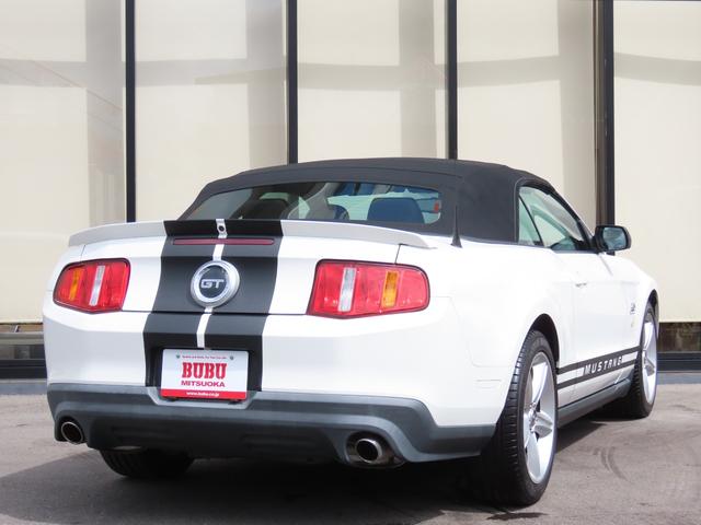 マスタング Ｖ８　ＧＴコンバーチブル　プレミアム　ディーラー車　左ハンドル　リアスポイラー　バックカメラ　電動オープン　ブラックレザーシート　ＥＴＣ　社外ポータブルナビ　ワンセグ　横滑り防止　ＣＤ　シートヒーター　１９インチＡＷ　クルーズコントロール（25枚目）