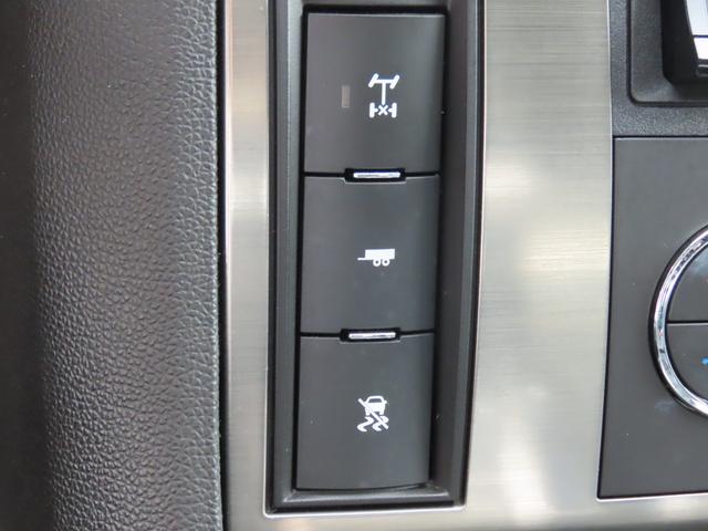 ハマーＨ２ ラグジュアリーパッケージ　後期モデル　新車並行　ブラックレザーシート　シートヒーター　サンルーフ　電動サイドステップ　バックカメラ　後席モニター　３列シート　ナビ　フルセグ　オートライト　オートエアコン　社外２２インチＡＷ（35枚目）