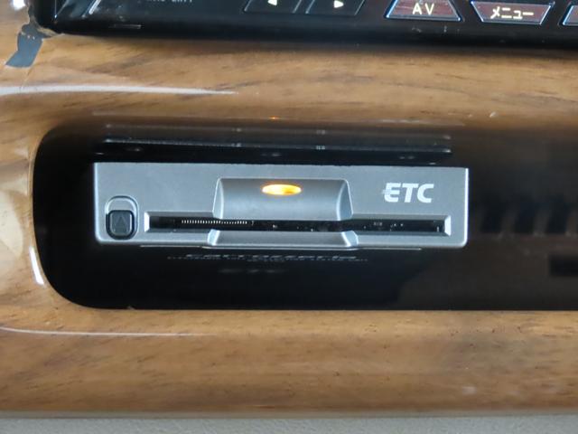 シボレーエクスプレス ハイルーフ　スタークラフト　ＧＴ　新車並行　当社メンテ車両　希少ブラック　ナビ　フルセグ　ＣＤ　ＤＶＤ　Ｂｌｕｅｔｏｏｔｈ　ＥＴＣ　３Ｄイルミ　リアエアコン　ハイグロスウッド　電動サードシート　２４インチリアモニター　レザーシート（14枚目）