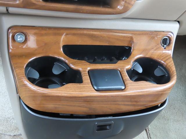 シボレーエクスプレス ハイルーフ　スタークラフト　ＧＴ　新車並行　当社メンテ車両　希少ブラック　ナビ　フルセグ　ＣＤ　ＤＶＤ　Ｂｌｕｅｔｏｏｔｈ　ＥＴＣ　３Ｄイルミ　リアエアコン　ハイグロスウッド　電動サードシート　２４インチリアモニター　レザーシート（27枚目）