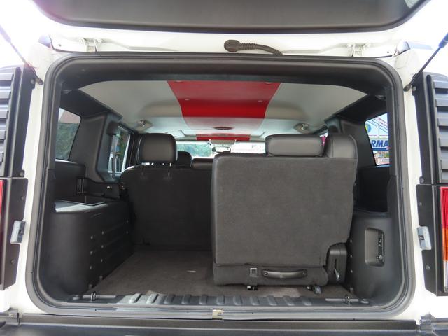 ハマーＨ２ タイプＧ　正規ディーラー車　３列シート　左ハンドル　バックカメラ　ＥＴＣ　レザーシート　サンルーフ　オートライト　オートエアコン　シートヒーター　電動シート　社外ＳＤナビ　フルセグ　ＥＴＣ　Ｂｌｕｅｔｏｏｔｈ（16枚目）