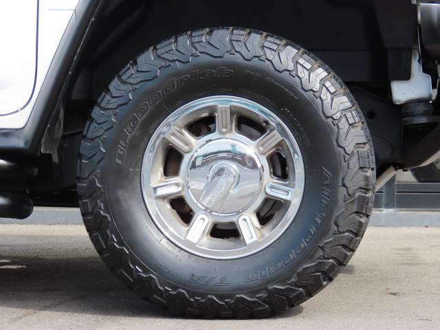 ハマーＨ２ タイプＧ　正規ディーラー車　３列シート　左ハンドル　バックカメラ　ＥＴＣ　レザーシート　サンルーフ　オートライト　オートエアコン　シートヒーター　電動シート　社外ＳＤナビ　フルセグ　ＥＴＣ　Ｂｌｕｅｔｏｏｔｈ（17枚目）