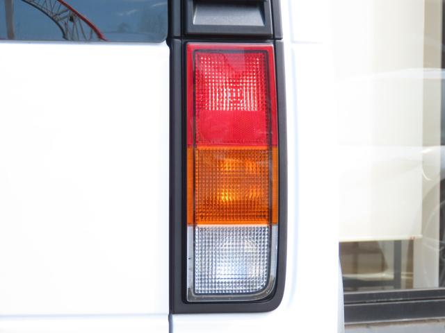 ハマーＨ２ タイプＧ　正規ディーラー車　３列シート　左ハンドル　バックカメラ　ＥＴＣ　レザーシート　サンルーフ　オートライト　オートエアコン　シートヒーター　電動シート　社外ＳＤナビ　フルセグ　ＥＴＣ　Ｂｌｕｅｔｏｏｔｈ（19枚目）