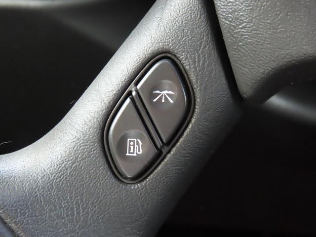 ハマーＨ２ タイプＧ　正規ディーラー車　３列シート　左ハンドル　バックカメラ　ＥＴＣ　レザーシート　サンルーフ　オートライト　オートエアコン　シートヒーター　電動シート　社外ＳＤナビ　フルセグ　ＥＴＣ　Ｂｌｕｅｔｏｏｔｈ（32枚目）