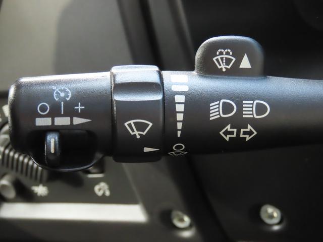 ハマーＨ２ タイプＧ　正規ディーラー車　３列シート　左ハンドル　バックカメラ　ＥＴＣ　レザーシート　サンルーフ　オートライト　オートエアコン　シートヒーター　電動シート　社外ＳＤナビ　フルセグ　ＥＴＣ　Ｂｌｕｅｔｏｏｔｈ（34枚目）