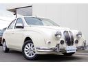 輸入車ディーラーとして長年の経験と実績に基づいた厳格な自社基準による仕入れ、さらに第三者機関を介した客観的な車両状態の鑑定。 私たちの商品は、それらの厳しい品質チェックを経て初めて店頭に並びます。