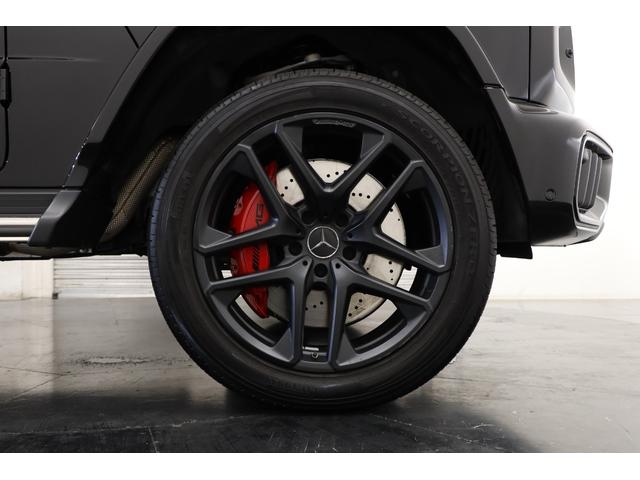 Ｇクラス Ｇ６３　ローンチエディション　グレー／黒革　純正２１インチＡＷ　ナイトＰＫＧ　スモークＬＥＤライト　サンルーフ　カーボントリム　ダイヤモンドステッチ　マッサージ機能　ベンチレーター　ブルメスター　ＭＭＢＵＸ　ＡＲナビ　全周囲カメラ（3枚目）