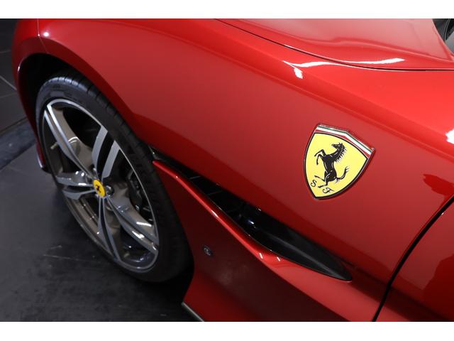 ポルトフィーノ ベースグレード　正規Ｄ車　左ハンドル　ネロレザー　２０インチ鍛造アルミ　カーボンＬＥＤステアリング／センターブリッジ／トンネル　スポーツエキゾースト　七宝焼　ＬＥＤヘッドライト　フル電動シート　シートヒーター（51枚目）