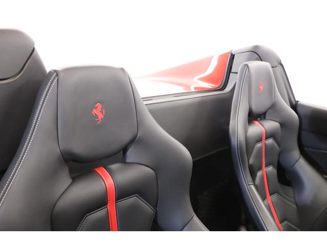 488スパイダー ベースグレード 左H 1オーナー 黒革 純正20インチアルミ フロントリフト レッドキャルパー キセノン カーボンステアリング/センターブリッジ/ドアパネル 七宝焼 純正HDDナビ バックカメラ 前後パークセンサー(3枚目)