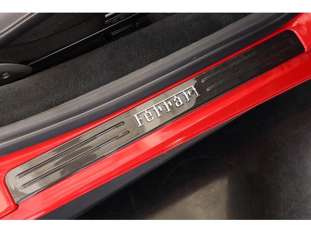 488スパイダー ベースグレード 左H 1オーナー 黒革 純正20インチアルミ フロントリフト レッドキャルパー キセノン カーボンステアリング/センターブリッジ/ドアパネル 七宝焼 純正HDDナビ バックカメラ 前後パークセンサー(16枚目)