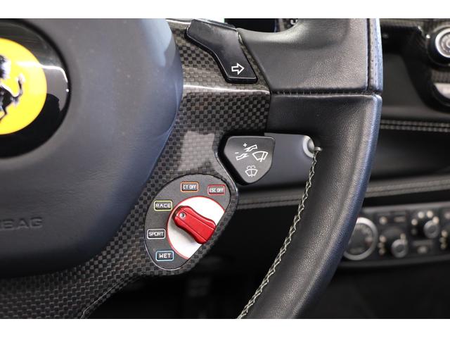 488スパイダー ベースグレード 左H 1オーナー 黒革 純正20インチアルミ フロントリフト レッドキャルパー キセノン カーボンステアリング/センターブリッジ/ドアパネル 七宝焼 純正HDDナビ バックカメラ 前後パークセンサー(18枚目)