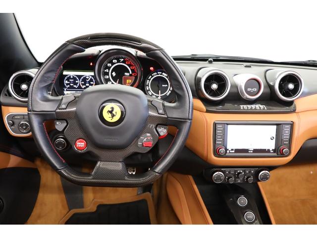カリフォルニアＴ ベースグレード　左ハンドル　２０インチ鍛造ホイール　レッドキャリパー　七宝焼　キセノン　フル電動シート　シートヒーター　カーボンステアリング／ダッシュトリム／センターブリッジ　純正ＨＤＤナビ　バックカメラ　ＥＴＣ（20枚目）