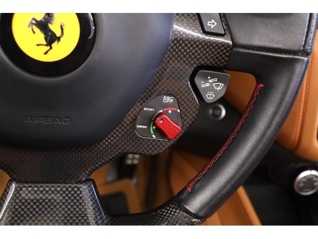 カリフォルニアＴ ベースグレード　左ハンドル　２０インチ鍛造ホイール　レッドキャリパー　七宝焼　キセノン　フル電動シート　シートヒーター　カーボンステアリング／ダッシュトリム／センターブリッジ　純正ＨＤＤナビ　バックカメラ　ＥＴＣ（21枚目）