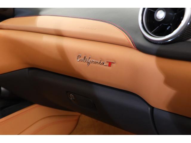 カリフォルニアＴ ベースグレード　左ハンドル　２０インチ鍛造ホイール　レッドキャリパー　七宝焼　キセノン　フル電動シート　シートヒーター　カーボンステアリング／ダッシュトリム／センターブリッジ　純正ＨＤＤナビ　バックカメラ　ＥＴＣ（31枚目）