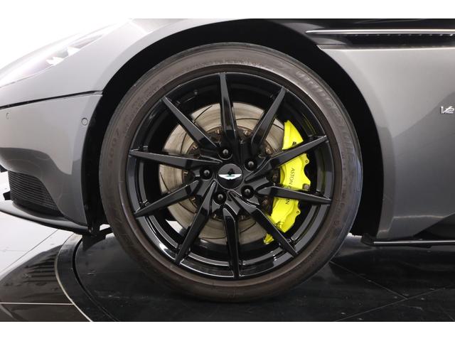 DB11 ローンチエディション ダークナイトレザー 純正20インチアルミ イエローキャリパー LEDヘッドライト ネクサスキルティング ベンチレーター シートヒーター タッチパッド B&O 純正HDDナビ 全周囲カメラ ETC(5枚目)