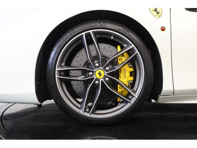 ４８８スパイダー ベースグレード　左Ｈ　赤革　２０インチ鍛造アルミ　フロントリフト　イエローキャリパー　スポーツエキゾースト　キセノン　カーボンドライバーゾーン　デイトナフル電動シート　ＪＢＬ　純正ＨＤＤナビ　バックカメラ　ＥＴＣ（4枚目）