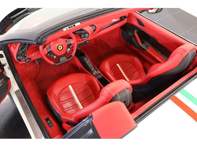 ４８８スパイダー ベースグレード　左Ｈ　赤革　２０インチ鍛造アルミ　フロントリフト　イエローキャリパー　スポーツエキゾースト　キセノン　カーボンドライバーゾーン　デイトナフル電動シート　ＪＢＬ　純正ＨＤＤナビ　バックカメラ　ＥＴＣ（9枚目）