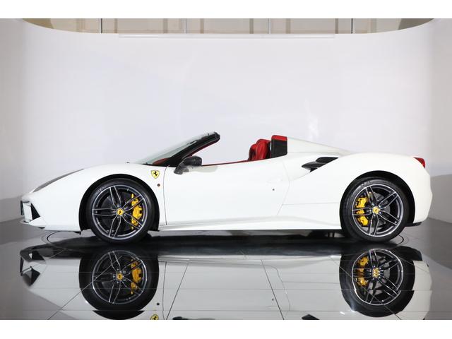 ４８８スパイダー ベースグレード　左Ｈ　赤革　２０インチ鍛造アルミ　フロントリフト　イエローキャリパー　スポーツエキゾースト　キセノン　カーボンドライバーゾーン　デイトナフル電動シート　ＪＢＬ　純正ＨＤＤナビ　バックカメラ　ＥＴＣ（17枚目）