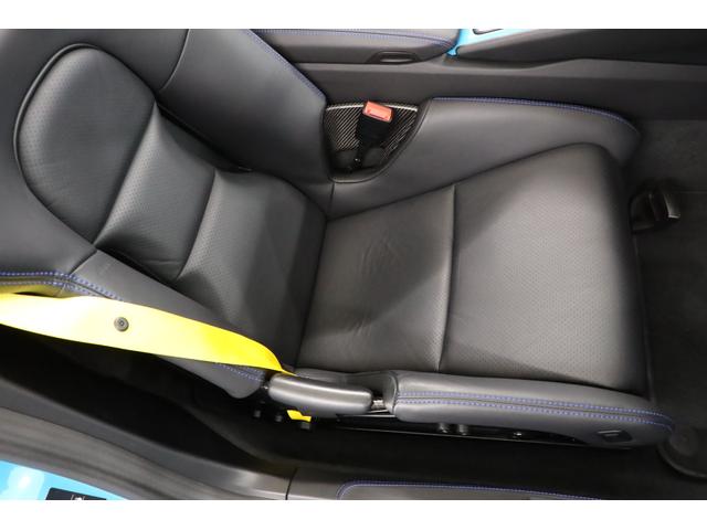 ９１１ ９１１スピードスター　６ＭＴ　世界限定１９４８台　正規Ｄ車２０インチ鍛造アルミ　ＰＣＣＢ　フロントリフト　スポーツクロノ　スポエキ　ＬＥＤヘッドライト　カーボンドアミラー　バケットシート　レッドステッチ　ボース（7枚目）