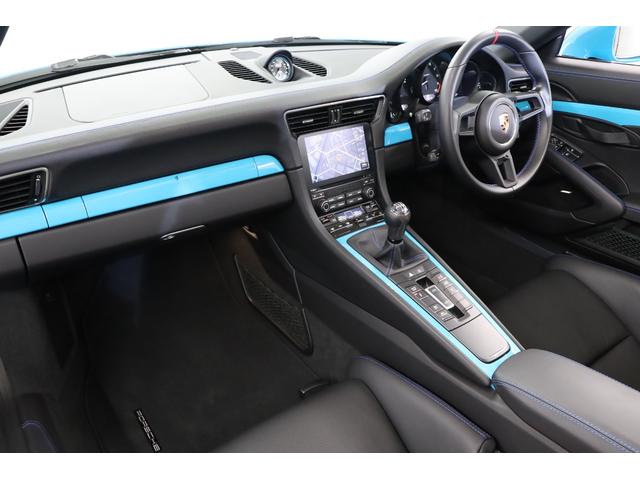 ９１１ ９１１スピードスター　６ＭＴ　世界限定１９４８台　正規Ｄ車２０インチ鍛造アルミ　ＰＣＣＢ　フロントリフト　スポーツクロノ　スポエキ　ＬＥＤヘッドライト　カーボンドアミラー　バケットシート　レッドステッチ　ボース（8枚目）