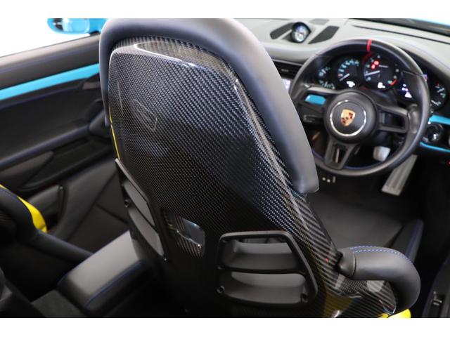 ９１１ ９１１スピードスター　６ＭＴ　世界限定１９４８台　正規Ｄ車２０インチ鍛造アルミ　ＰＣＣＢ　フロントリフト　スポーツクロノ　スポエキ　ＬＥＤヘッドライト　カーボンドアミラー　バケットシート　レッドステッチ　ボース（12枚目）