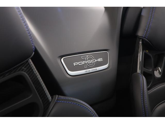 ９１１ ９１１スピードスター　６ＭＴ　世界限定１９４８台　正規Ｄ車２０インチ鍛造アルミ　ＰＣＣＢ　フロントリフト　スポーツクロノ　スポエキ　ＬＥＤヘッドライト　カーボンドアミラー　バケットシート　レッドステッチ　ボース（24枚目）