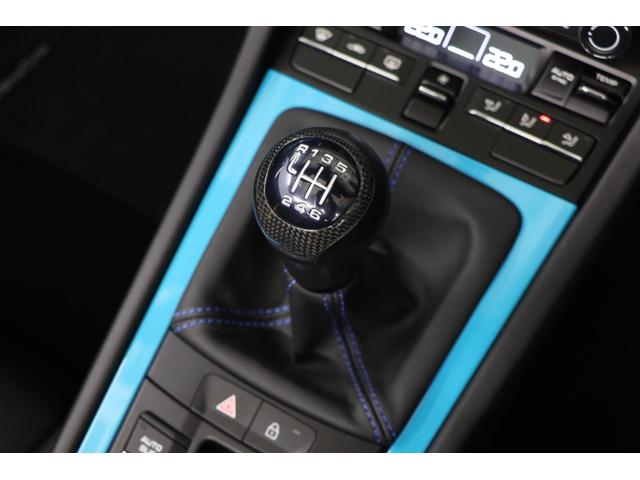 ９１１ ９１１スピードスター　６ＭＴ　世界限定１９４８台　正規Ｄ車２０インチ鍛造アルミ　ＰＣＣＢ　フロントリフト　スポーツクロノ　スポエキ　ＬＥＤヘッドライト　カーボンドアミラー　バケットシート　レッドステッチ　ボース（33枚目）