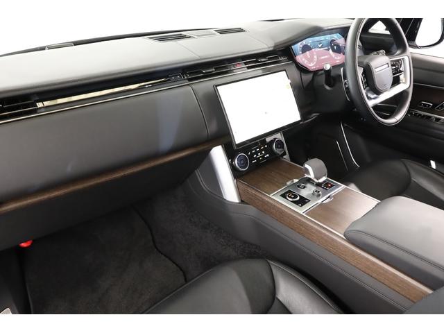 レンジローバー オートバイオグラフィーD300スタンダードホイルベス 黒革 純正23インチアルミ パノラマルーフ 電動サイドステップ デジタルLEDライト マッサージ機能 前後ベンチレーター クーラーボックス メリディアンシグネチャー 純正SDナビ 全周囲カメラ ETC(9枚目)