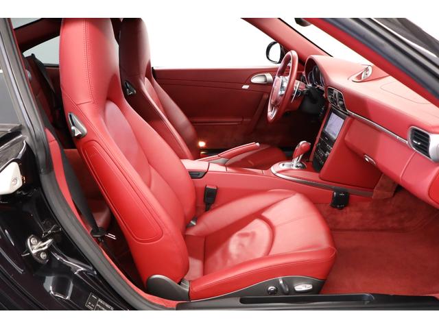 ９１１ ９１１ターボ　左Ｈ　ＰＤＫ　後期　有償色　赤革　スポーツクロノ　純正１９インチアルミ　ＰＡＳＭ　キセノン　スポーツステアリング　パドルシフト　シートヒーター　ボーズ　純正ＨＤＤナビ　地デジ　バックカメラ　ＥＴＣ（10枚目）