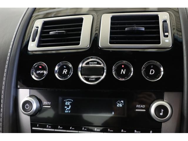 V8ヴァンテージ クーペ スポーツシフト 有償色 黒革 純正19インチアルミ キセノン クリアテール メモリー電動シート シートヒーター ピアノブラックトリム カロッツェリアHDDナビ 地デジ バックカメラ 前後パークセンサー(21枚目)