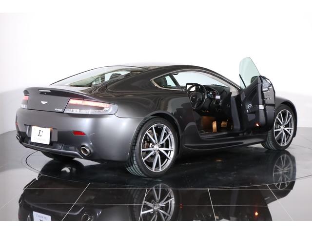 V8ヴァンテージ クーペ スポーツシフト 有償色 黒革 純正19インチアルミ キセノン クリアテール メモリー電動シート シートヒーター ピアノブラックトリム カロッツェリアHDDナビ 地デジ バックカメラ 前後パークセンサー(32枚目)