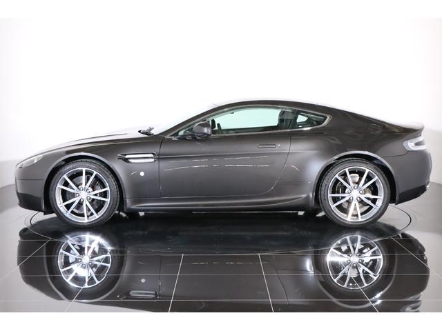 V8ヴァンテージ クーペ スポーツシフト 有償色 黒革 純正19インチアルミ キセノン クリアテール メモリー電動シート シートヒーター ピアノブラックトリム カロッツェリアHDDナビ 地デジ バックカメラ 前後パークセンサー(38枚目)