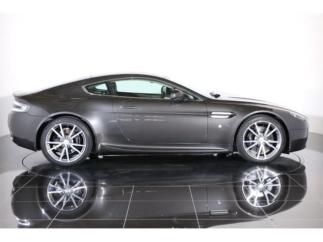 V8ヴァンテージ クーペ スポーツシフト 有償色 黒革 純正19インチアルミ キセノン クリアテール メモリー電動シート シートヒーター ピアノブラックトリム カロッツェリアHDDナビ 地デジ バックカメラ 前後パークセンサー(42枚目)