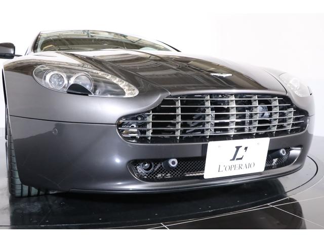 V8ヴァンテージ クーペ スポーツシフト 有償色 黒革 純正19インチアルミ キセノン クリアテール メモリー電動シート シートヒーター ピアノブラックトリム カロッツェリアHDDナビ 地デジ バックカメラ 前後パークセンサー(43枚目)