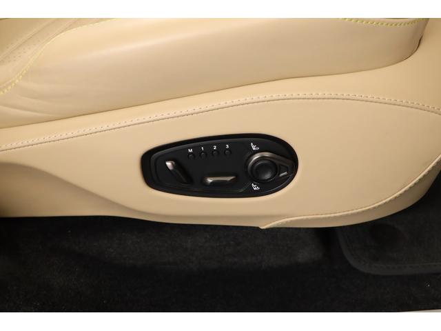 ＤＢＸ ７０７　１オナ　ベージュ革　純正２２インチアルミ　カーボンブレーキ　エアサス　ＬＥＤヘッドライト　クリアテール　ガラスルーフ　電動スポーツプラスシート　前後ベンチレーター　純正ＨＤＤナビ　地デジ（8枚目）