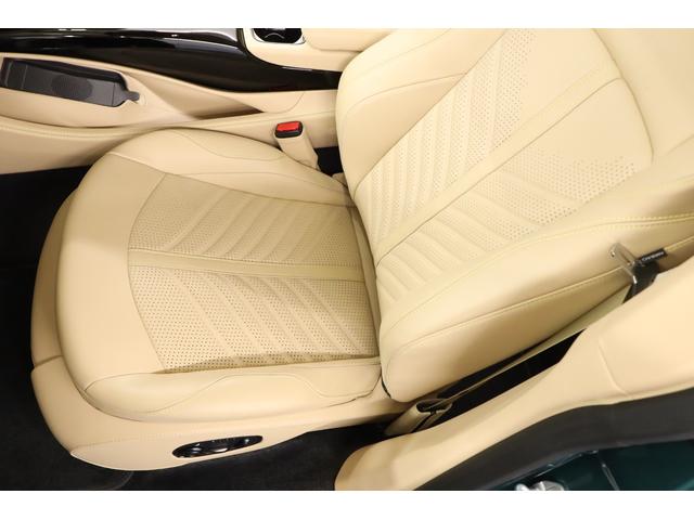 ＤＢＸ ７０７　１オナ　ベージュ革　純正２２インチアルミ　カーボンブレーキ　エアサス　ＬＥＤヘッドライト　クリアテール　ガラスルーフ　電動スポーツプラスシート　前後ベンチレーター　純正ＨＤＤナビ　地デジ（12枚目）