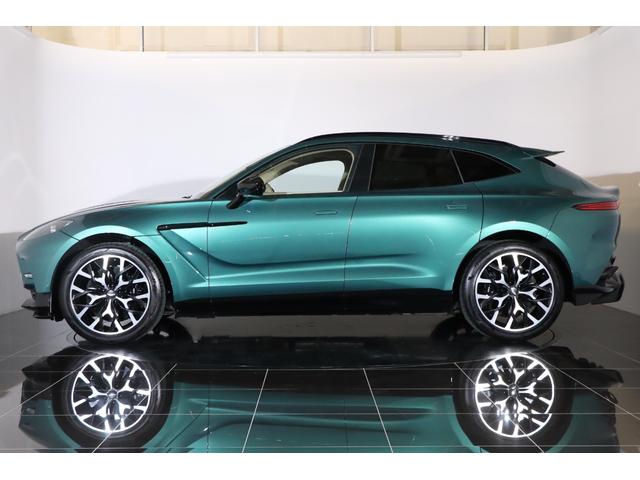 ＤＢＸ ７０７　１オナ　ベージュ革　純正２２インチアルミ　カーボンブレーキ　エアサス　ＬＥＤヘッドライト　クリアテール　ガラスルーフ　電動スポーツプラスシート　前後ベンチレーター　純正ＨＤＤナビ　地デジ（17枚目）