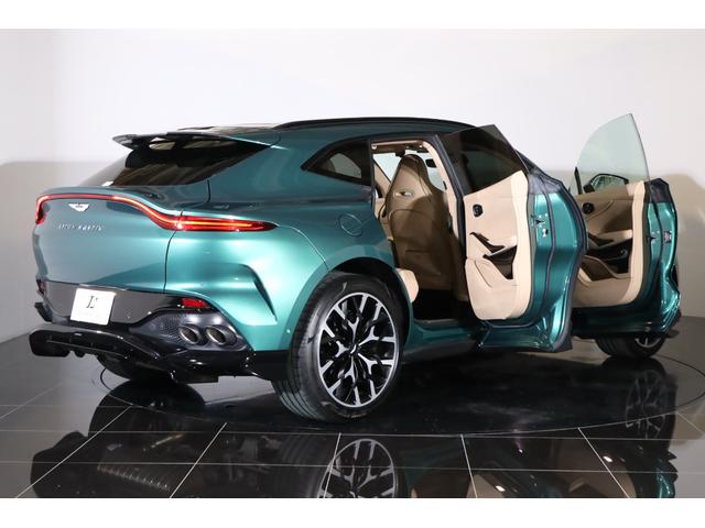 ＤＢＸ ７０７　１オナ　ベージュ革　純正２２インチアルミ　カーボンブレーキ　エアサス　ＬＥＤヘッドライト　クリアテール　ガラスルーフ　電動スポーツプラスシート　前後ベンチレーター　純正ＨＤＤナビ　地デジ（21枚目）