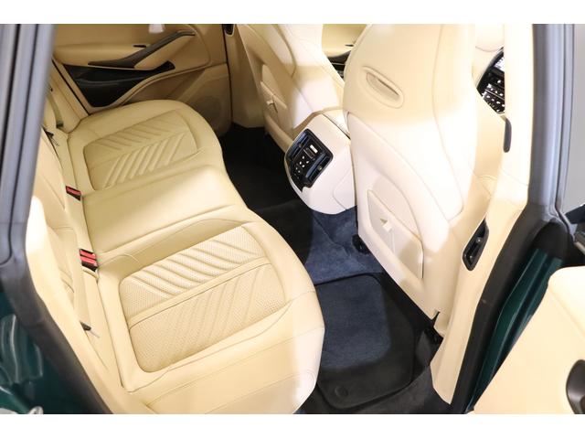 ＤＢＸ ７０７　１オナ　ベージュ革　純正２２インチアルミ　カーボンブレーキ　エアサス　ＬＥＤヘッドライト　クリアテール　ガラスルーフ　電動スポーツプラスシート　前後ベンチレーター　純正ＨＤＤナビ　地デジ（25枚目）