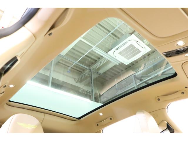 ＤＢＸ ７０７　１オナ　ベージュ革　純正２２インチアルミ　カーボンブレーキ　エアサス　ＬＥＤヘッドライト　クリアテール　ガラスルーフ　電動スポーツプラスシート　前後ベンチレーター　純正ＨＤＤナビ　地デジ（26枚目）