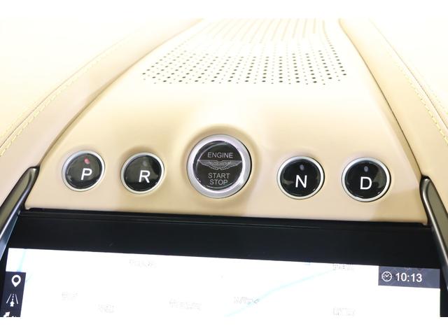 ＤＢＸ ７０７　１オナ　ベージュ革　純正２２インチアルミ　カーボンブレーキ　エアサス　ＬＥＤヘッドライト　クリアテール　ガラスルーフ　電動スポーツプラスシート　前後ベンチレーター　純正ＨＤＤナビ　地デジ（31枚目）