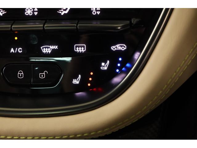 ＤＢＸ ７０７　１オナ　ベージュ革　純正２２インチアルミ　カーボンブレーキ　エアサス　ＬＥＤヘッドライト　クリアテール　ガラスルーフ　電動スポーツプラスシート　前後ベンチレーター　純正ＨＤＤナビ　地デジ（35枚目）