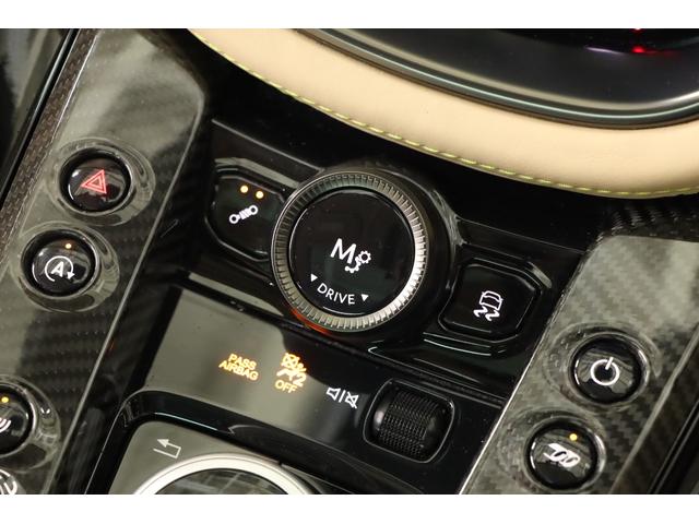 ＤＢＸ ７０７　１オナ　ベージュ革　純正２２インチアルミ　カーボンブレーキ　エアサス　ＬＥＤヘッドライト　クリアテール　ガラスルーフ　電動スポーツプラスシート　前後ベンチレーター　純正ＨＤＤナビ　地デジ（37枚目）