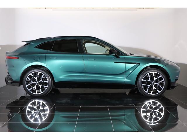 ＤＢＸ ７０７　１オナ　ベージュ革　純正２２インチアルミ　カーボンブレーキ　エアサス　ＬＥＤヘッドライト　クリアテール　ガラスルーフ　電動スポーツプラスシート　前後ベンチレーター　純正ＨＤＤナビ　地デジ（47枚目）