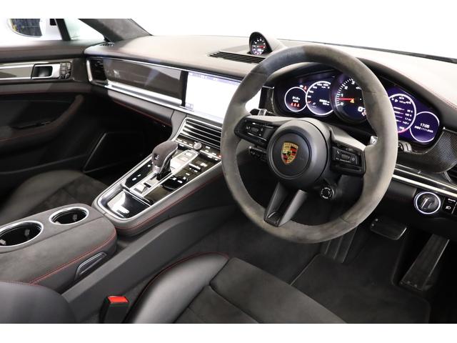 パナメーラ ＧＴＳスポーツツーリスモ　スポーツクロノ　スポエキ　パノラマルーフ　カーボントリムパッケージ　アダプティブスポーツシート　シートヒーター　レッドステッチ／シートベルト　ボーズ　ＰＣＭナビ　全周囲カメラ　純正２０インチホイール（2枚目）