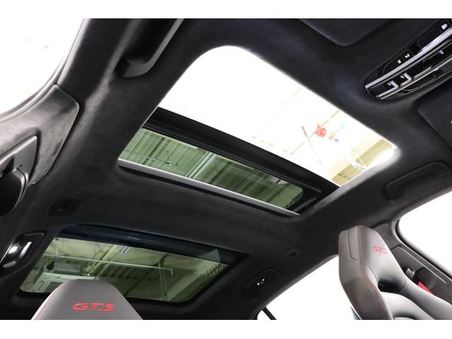 パナメーラ ＧＴＳスポーツツーリスモ　スポーツクロノ　スポエキ　パノラマルーフ　カーボントリムパッケージ　アダプティブスポーツシート　シートヒーター　レッドステッチ／シートベルト　ボーズ　ＰＣＭナビ　全周囲カメラ　純正２０インチホイール（10枚目）