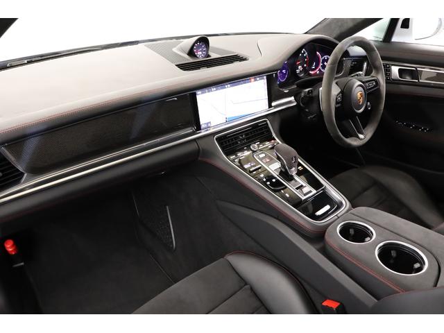 パナメーラ ＧＴＳスポーツツーリスモ　スポーツクロノ　スポエキ　パノラマルーフ　カーボントリムパッケージ　アダプティブスポーツシート　シートヒーター　レッドステッチ／シートベルト　ボーズ　ＰＣＭナビ　全周囲カメラ　純正２０インチホイール（14枚目）