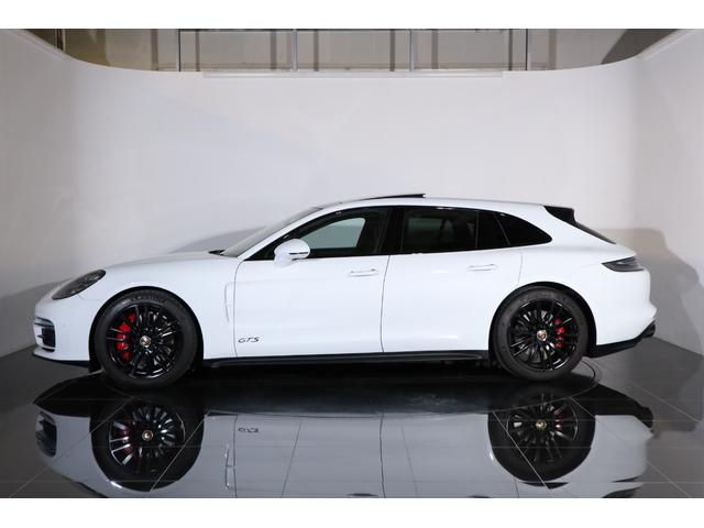 パナメーラ ＧＴＳスポーツツーリスモ　スポーツクロノ　スポエキ　パノラマルーフ　カーボントリムパッケージ　アダプティブスポーツシート　シートヒーター　レッドステッチ／シートベルト　ボーズ　ＰＣＭナビ　全周囲カメラ　純正２０インチホイール（26枚目）